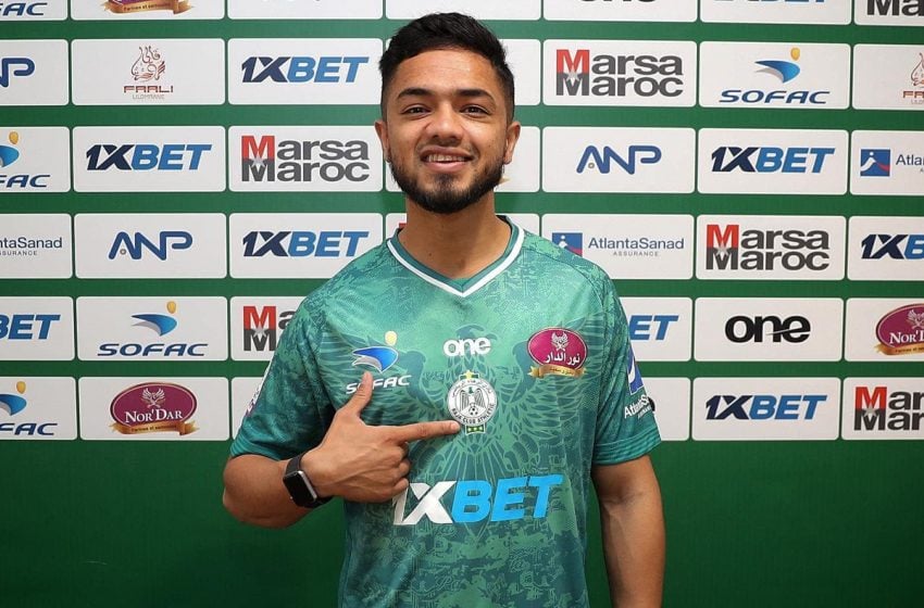 نادي الرجاء الرياضي يحسم بقاء اللاعب الجنوب إفريقي هاشم دومينغو بالفريق بعد الإصابة التي يعاني منها