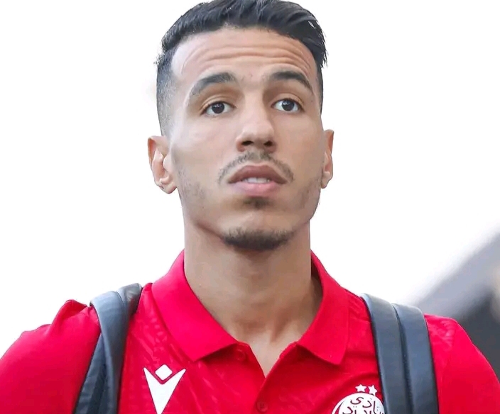 مدافع الوداد الرياضي الجديد جمال حركاس ينال الثناء على ظهوره الأول ويقدم على موقف شجاع منه تجاه الفريق الأحمر