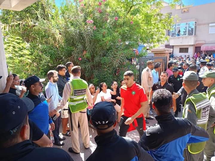 أعضاء المنتخب الوطني المغربي لكرة القدم يساهمون في عمليات التبرع بالدم بالمركز الجهوي لتحاقن الدم بأكادير.