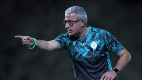 المدرب التونسي منذر لكبير يزيد من أزمة الفريق الأخضر ويرسل انذارا إلى إدارة فريق الرجاء الرياضي