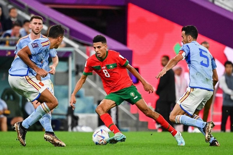 الدولي المغربي عز الدين أوناحي. لويس إنريكي مدرب باريس سان جيرمان يعيد قضية متوسط ميدان مارسيليا الدولي المغربي عز الدين أوناحي الى الواجهة من جديد رفقة حكيمي