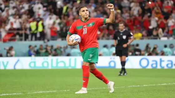 صور الدولي المغربي عبد الحميد الصابيري رفقة فتاة تثير الجدل من جديد