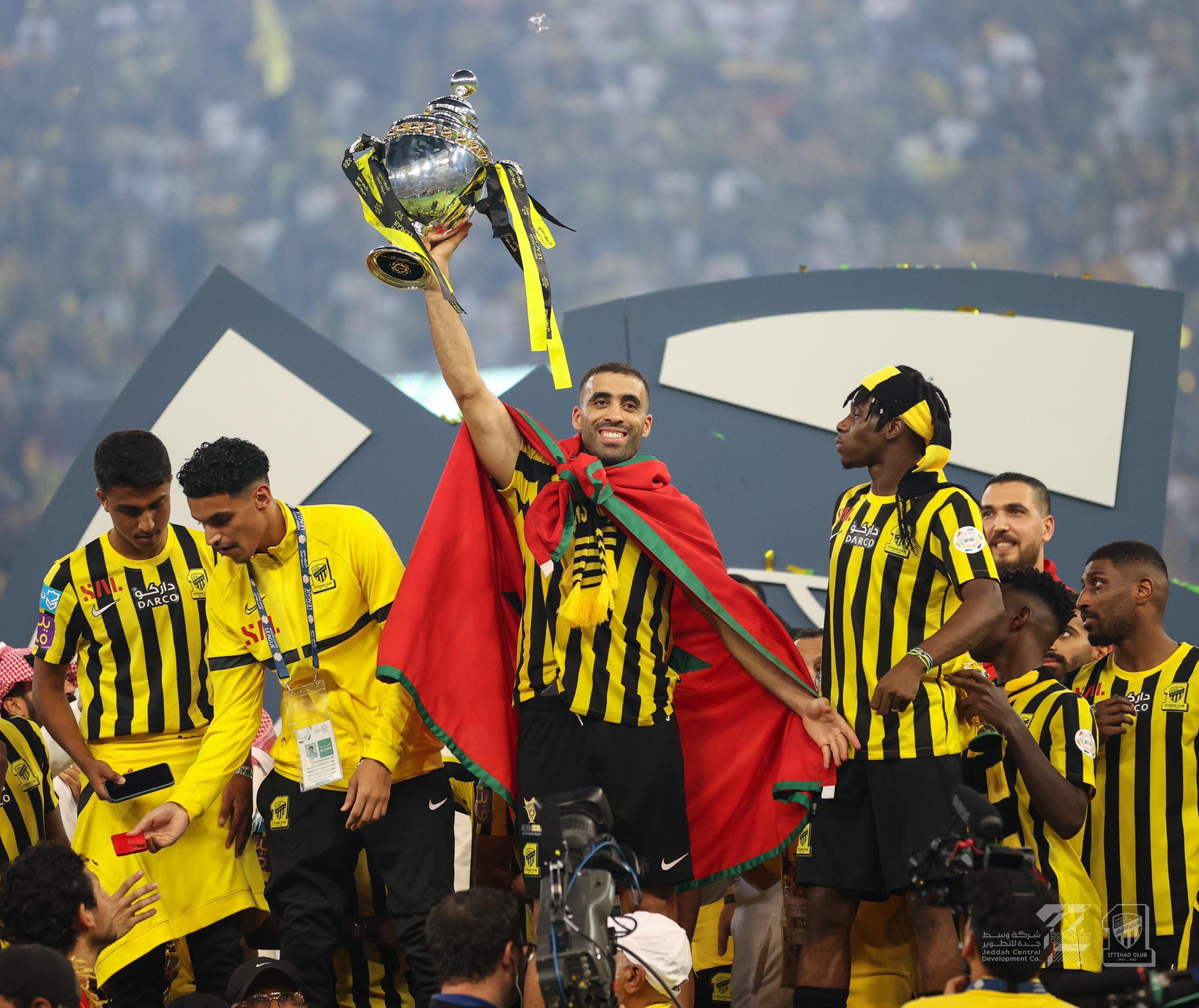 وليد الركراكي يتخلص من ضغوطات الجماهير قبل كأس الأمم الإفريقية بخصوص قراره تجاه المهاجم عبد الرزاق حمد الله