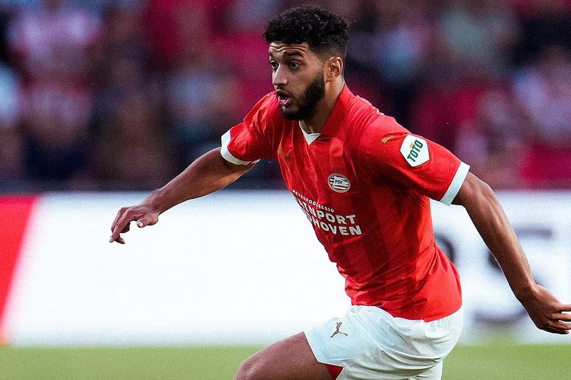 إصابة الدولي المغربي إسماعيل الصيباري نجم آيندهوفن الهولندي و اللاعب يرد على وليد الركراكي
