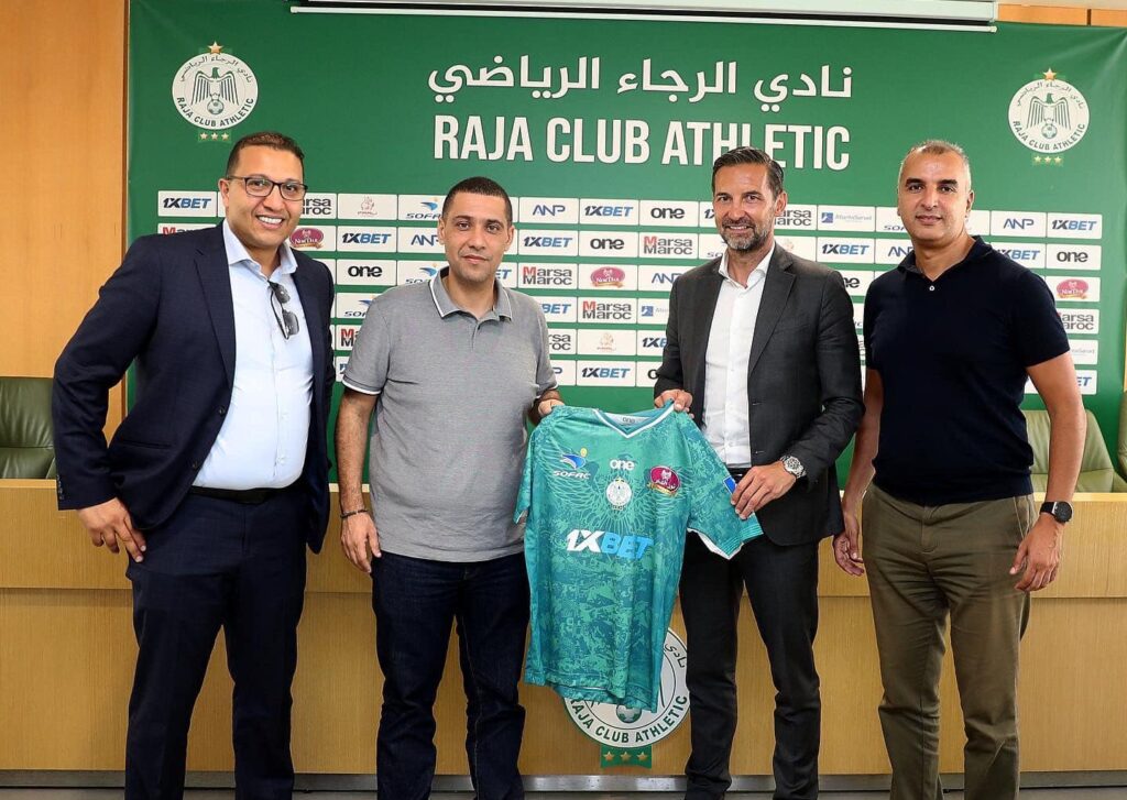 الألماني الألماني جوزيف زينباور يقترب من مغادرة نادي الرجاء الرياضي