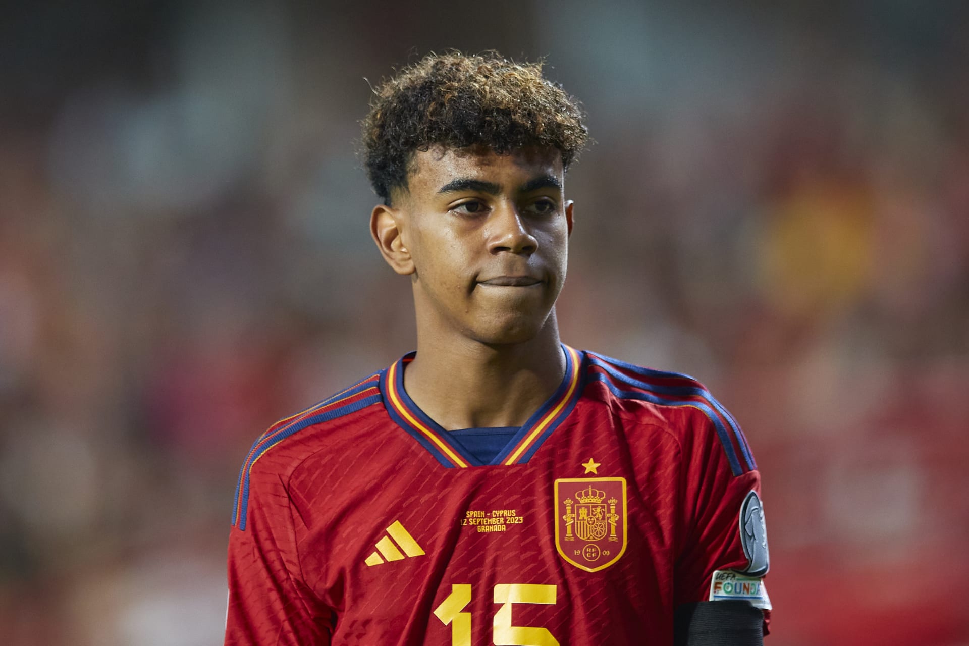 لامين يامال أزمة كبيرة تلوح في الأفق بسبب مهاجم برشلونة لامين يامال.. بسبب قرار الخيانة