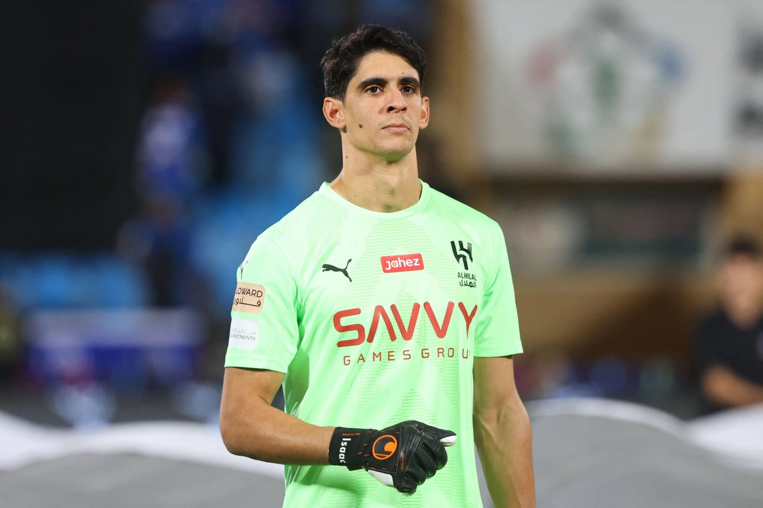 ياسين بونو حارس الهلال السعودي خارج المنتخب والمدرب يختار بديله