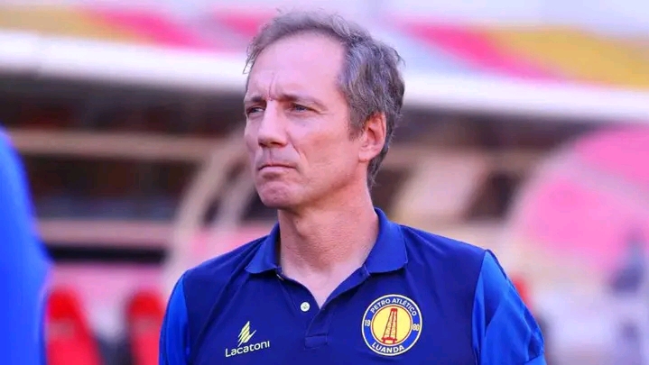 الوداد البيضاوي يدخل في مفاوضات متقدمة مع البرتغالي ألكسندر سانتوس