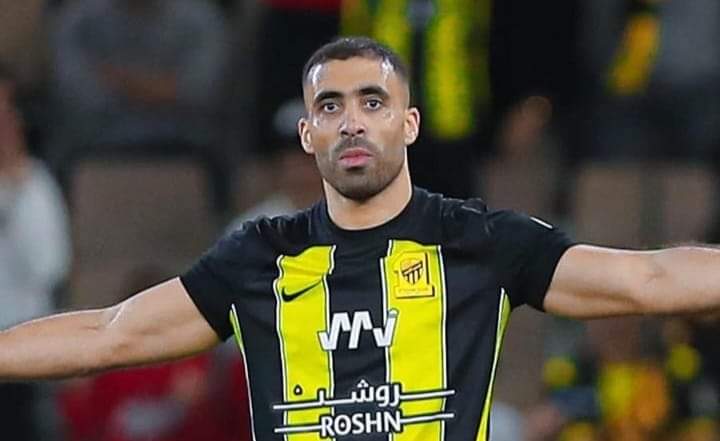 رد مثير وتفاصيل جديدة من المشجع السعودي فيصل العبود على حادثة اعتدائه على الدولي المغربي عبد الرزاق حمد الله، مهاجم فريق الاتحاد في نهائي كأس السوبر السعودي.