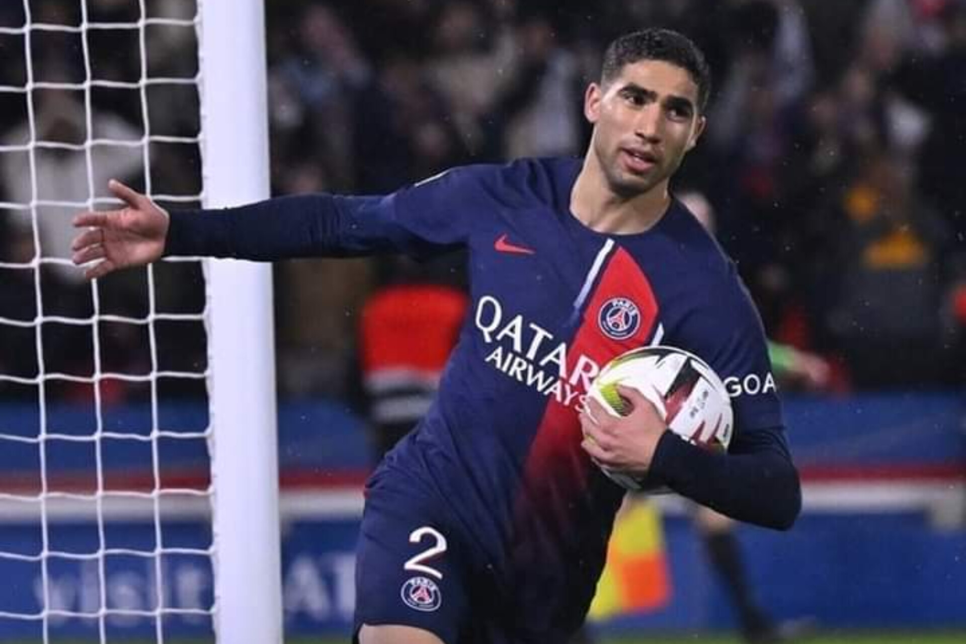 رحيل الدولي المغربي أشرف حكيمي عن النادي الفرنسي والمدرب وليد الركراكي ينصف اللاعب