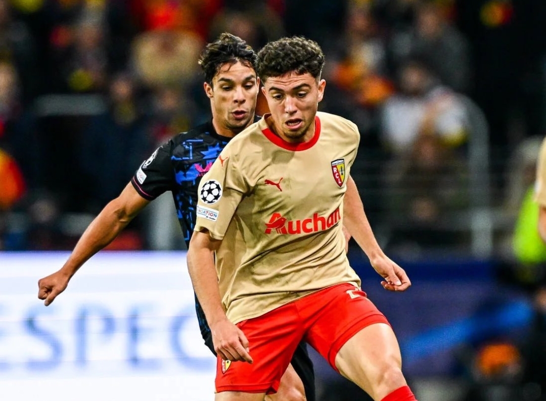 العيناوي نائل العيناوي لاعب لانس يغضب المدرب وليد الركراكي