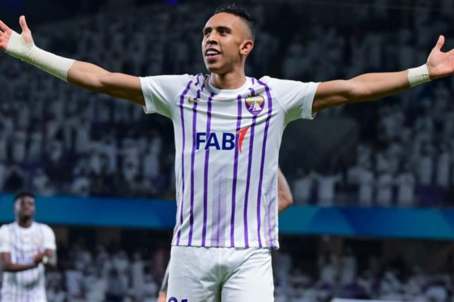 رحيمي 25 مليار و الرجاء أكبر مستفيد.. سفيان رحيمي يقترب من انتقال تاريخي من العين الإماراتي