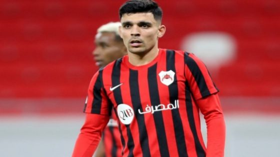 هشام أيت منا يدخل صفقة التعاقد مع اللاعب أشرف بن شرقي
