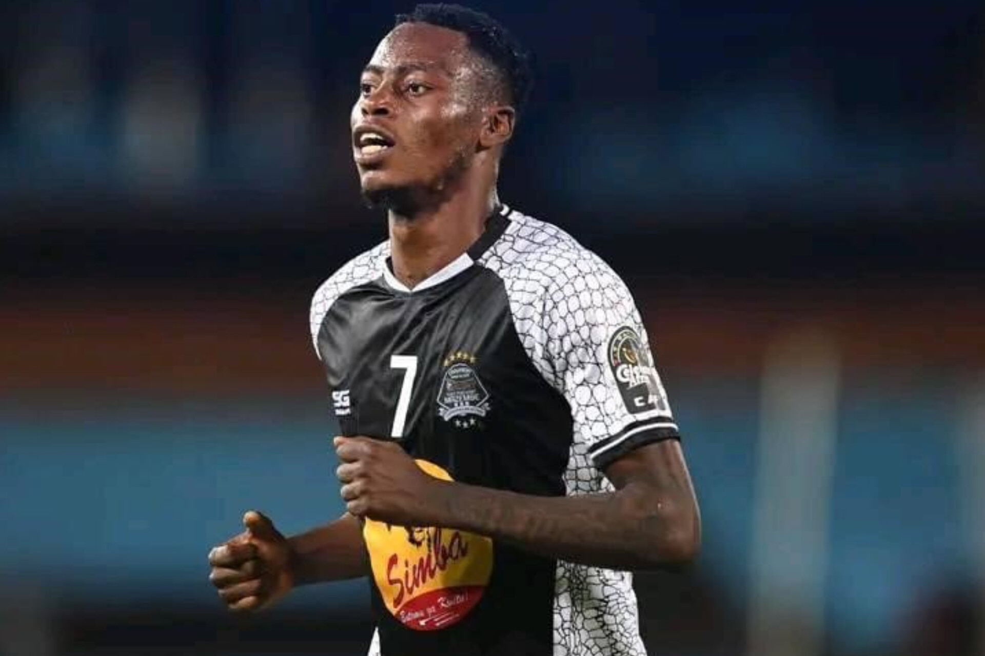 تفاصيل جديدة تفشل صفقة انتقال الكونغولي فيليب كينزومبي من تي بي مازيمبي الكونغولي إلى الرجاء .