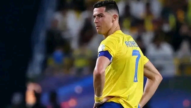 رونالدو يرد على وصفه بالعجوز واتهامه بتصنع البكاء في المباريات