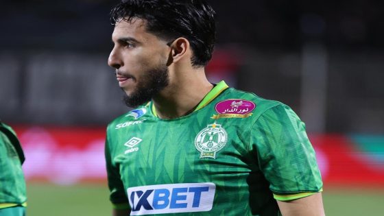 لاعب الرجاء الرياضي صابر بوغرين بالمنتخب المغربي