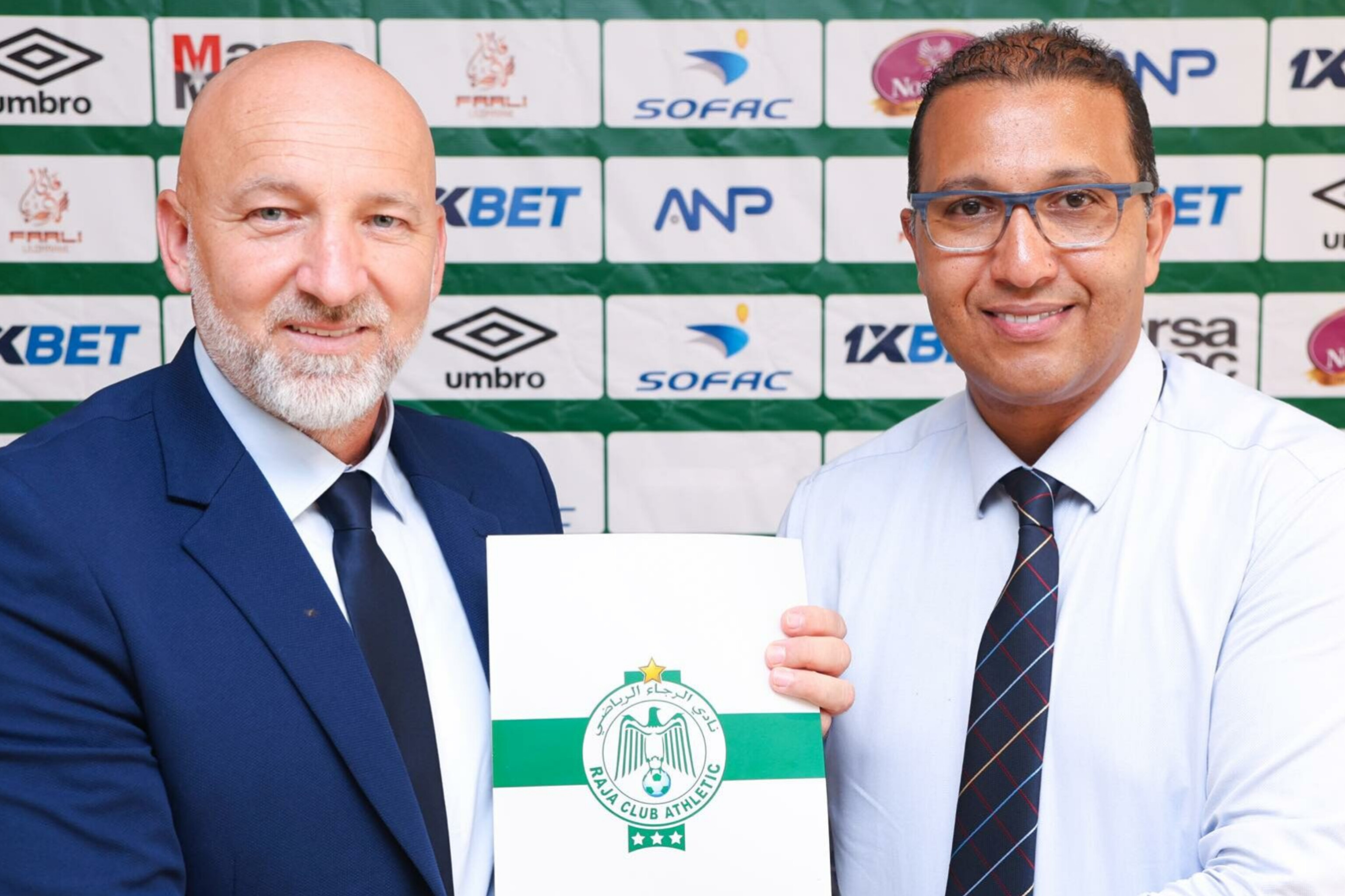 صراع تونسي كبير.. مدرب منتخب تونس يقترب من قيادة الرجاء الرياضي