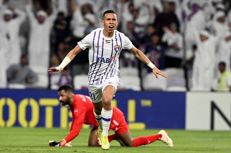 مهاجم العين الاماراتي سفيان رحيمي يخلف يوسف النصيري