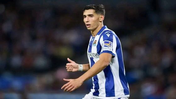 مانشستر يونايتد الإنجليزي يستعجل استقدام لاعب المنتخب المغربي نايف أكرد