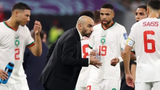 مدرب المنتخب المغربي وليد الركراكي اللاعب الدولي المغربي سفيان بوفال