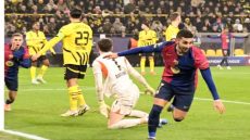 برشلونة يعود بفوز مثير من ملعب دورتموند