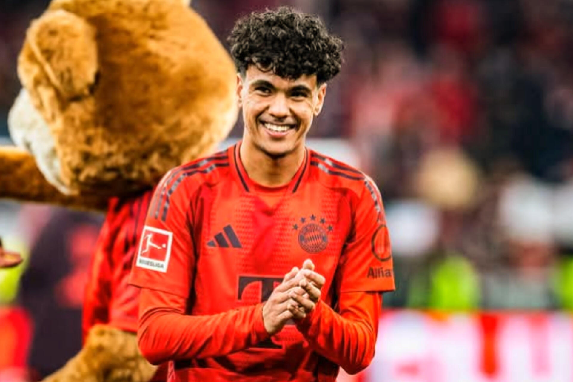 بايرن ميونخ الألماني يحسم في بقاء آدم أزنو واللاعب يتلقى خبرا سارا