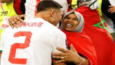 والدة الدولي المغربي أشرف حكيمي تعلق على ظلم الكاف لولدها بخصوص الكرة الذهبية الأفريقية