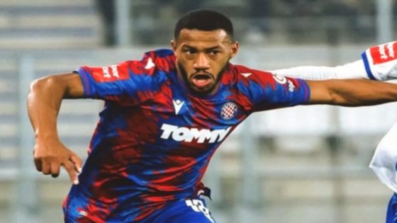 الدولي المغربي فهد موفي يودع فريقه HNK Hajduk Split الكرواتي ويلتحق بالوداد الرياضي