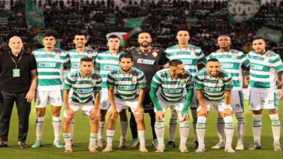 ثلاثة من لاعبي فريق الرجاء الرياضي يجرون رئيس الفريق الأخضر لفسخ عقودهم