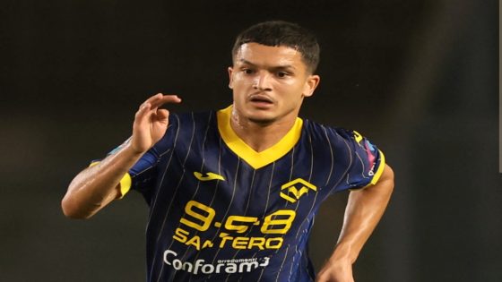 الدولي المغربي رضا بلحيان لاعب هيلاس فيرونا الإيطالي ينتقل إلى كبير الدوري الفرنسي