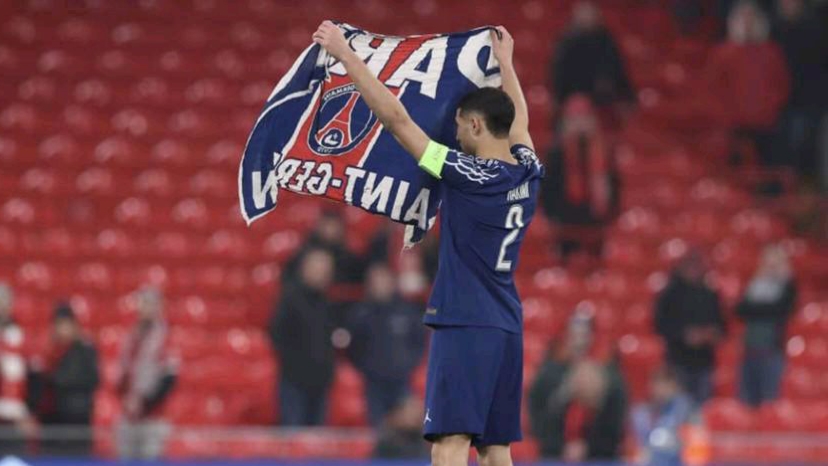 أشرف حكيمي يغضب جماهير ليفربول