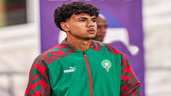 بروسيا دورتموند الألماني يستنتخ تجربة أشرف حكيمي مع مدافع منتخب المغرب آدم أزنو