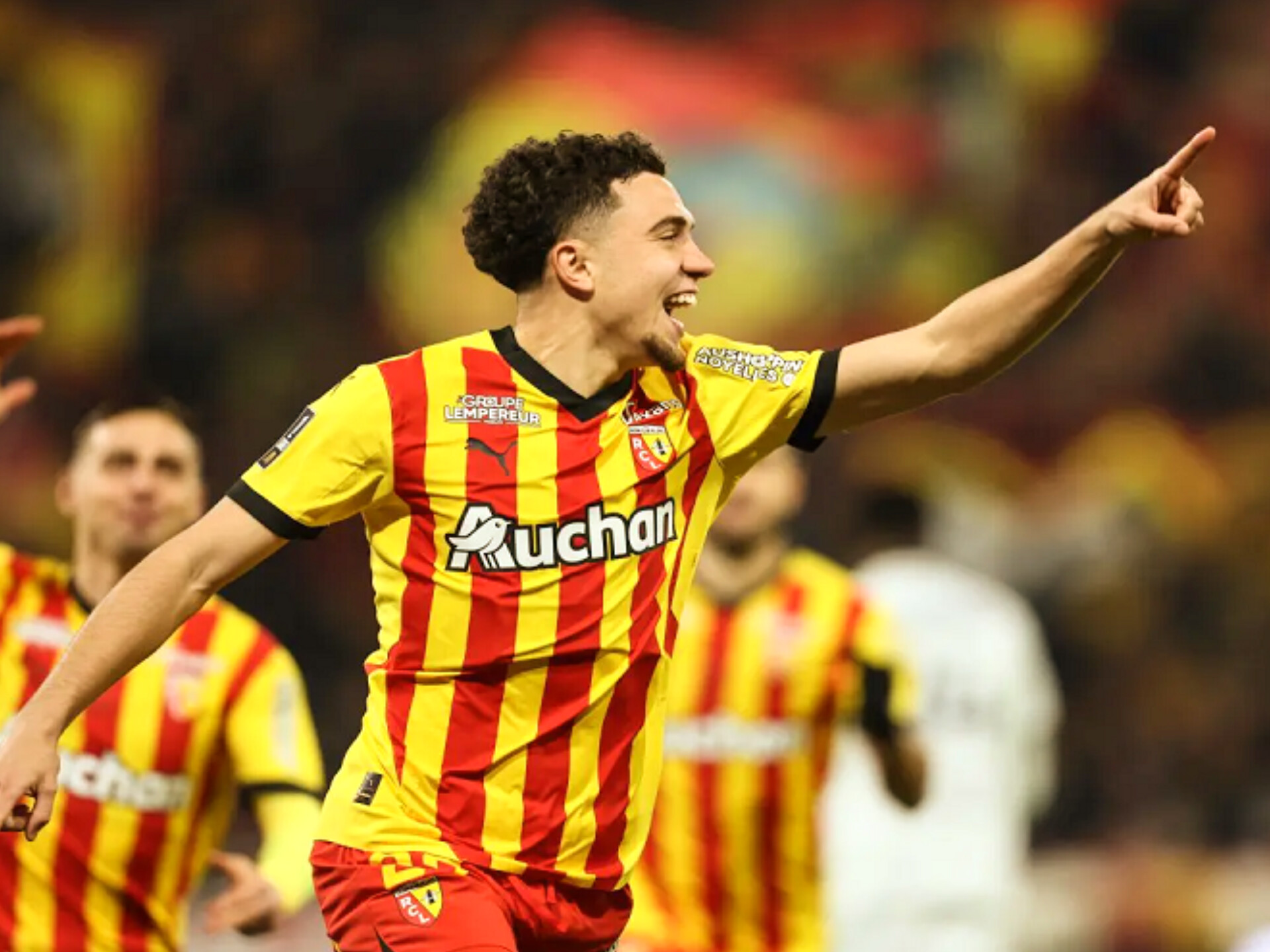 نايل العيناوي سيغادر لانس الفرنسي