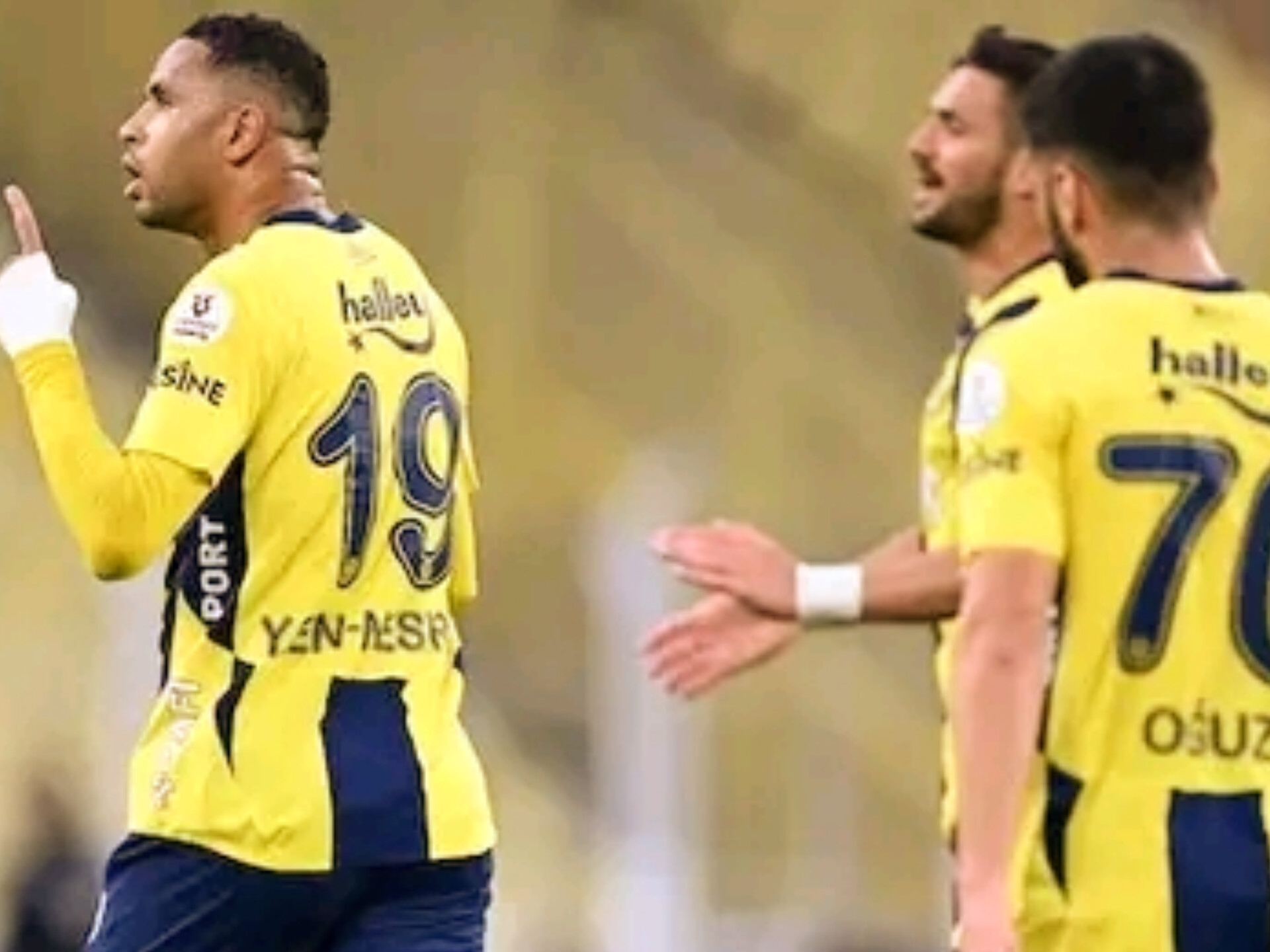 يوسف النصيري يغادر فنربخشة التركي بسبب قرار الفريق الأخير