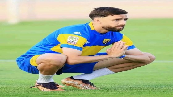 أشرف هرماش يجدد عقده مع نادي المغرب الرياضي الفاسي
