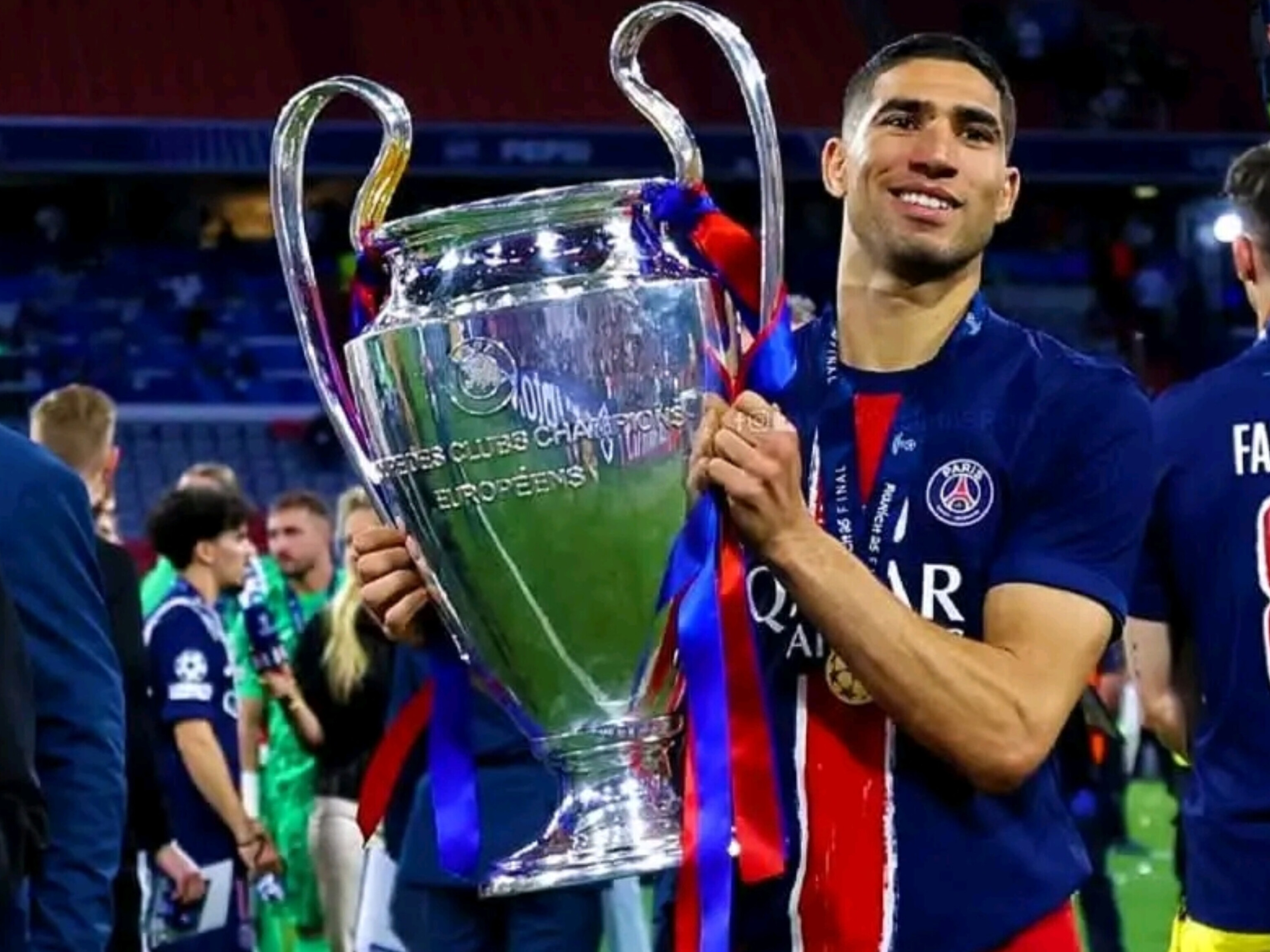 أشرف حكيمي تشابي ألونسو أمام تحدي تحقيق حلم أشرف حكيمي