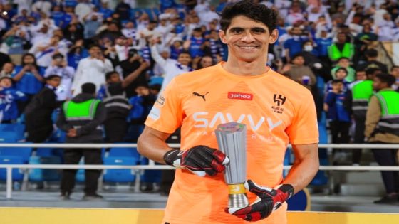 ياسين بونو مع الهلال السعودي يحسم موقفه من الرحيل عن الفريق بعد قرار سيموني إنزاجي