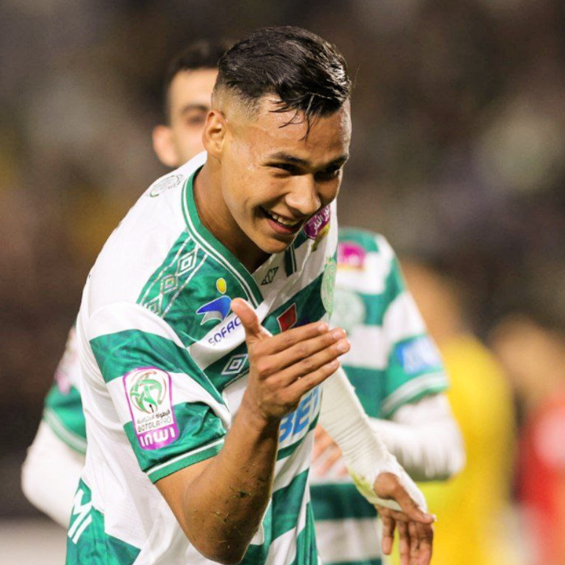 تطورات مثيرة يشهدها ملف الحسين رحيمي مع العين الإماراتي بعد تدخل الرجاء الرياضي