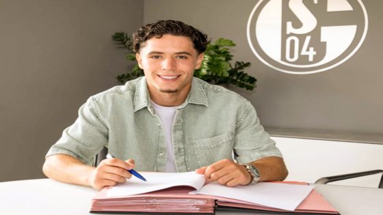 سفيان الفوزي يوقع مع فريق شالكه 04 الألماني