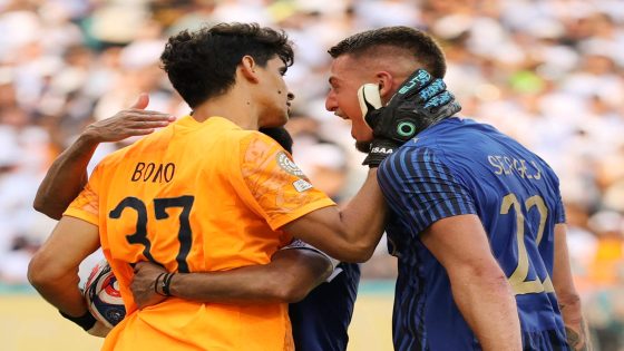 سيموني إنزاغي ينصف ياسين بونو بعد ظلم الفيفا