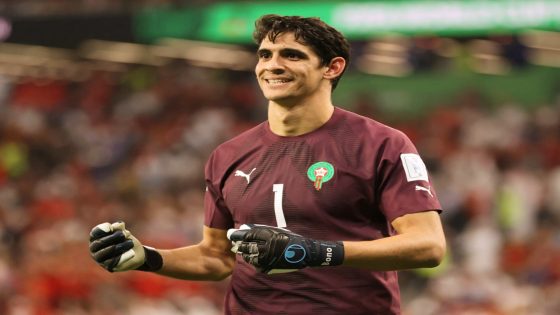 جوزيه مورينيو يتدخل لإنجاز صفقة انتقال ياسين بونو حارس الهلال السعودي