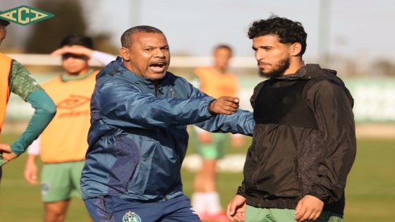 الرجاء الرياضي يخطط للانفصال عن ثلاثة لاعبين استجابة لرؤية المدرب لسعد الشابي