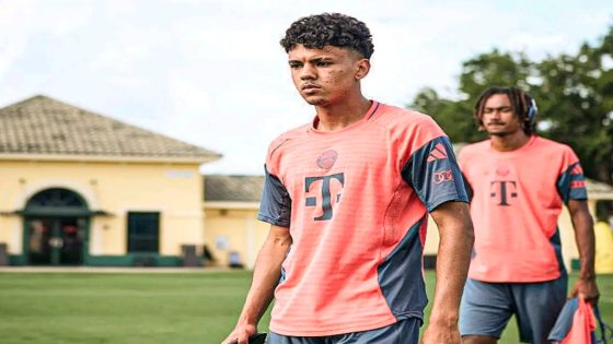 آدم أزنو يورط نادي بايرن ميونخ الألماني بسبب قرار كومباني