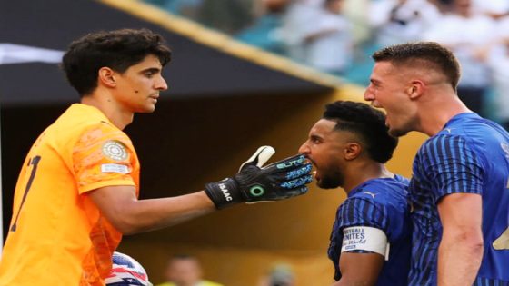 ياسين بونو يستعد لمغادرة الهلال السعودي إلى أوروبا