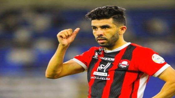 كريم بركاوي بين عروض الخليج والرجاء