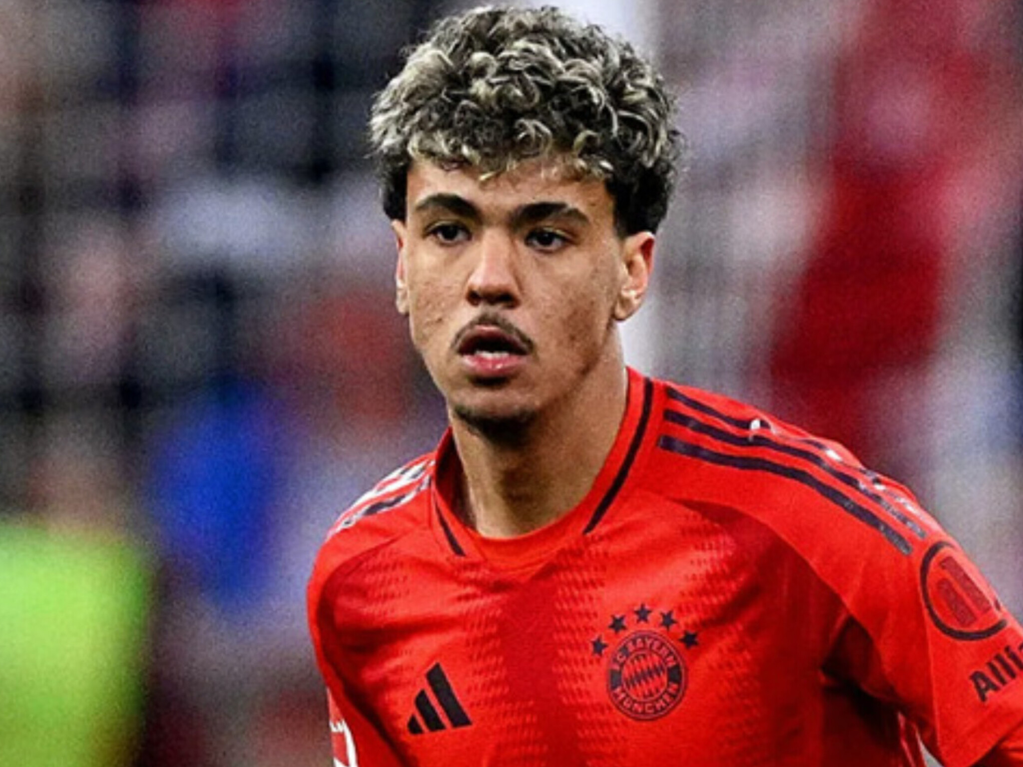 مدرب خيتافي الاسباني يحسم في التعاقد مع آدم ٱزنو