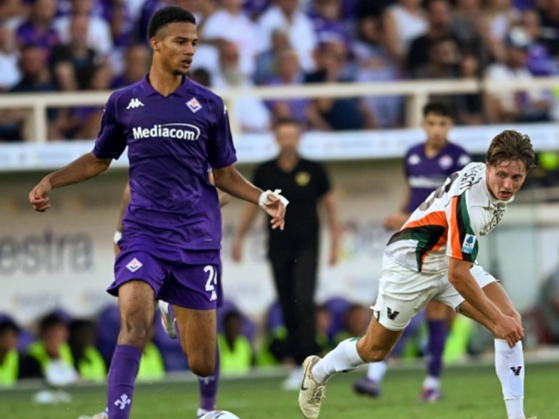 فيورنتينا الايطالي تحسم في تسىريح أمير ريشاردسون