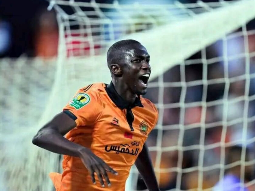 الدولي السينغالي لامين كامارا ينتقل إلى الدوري الانجليزي في صفقة تاريخية