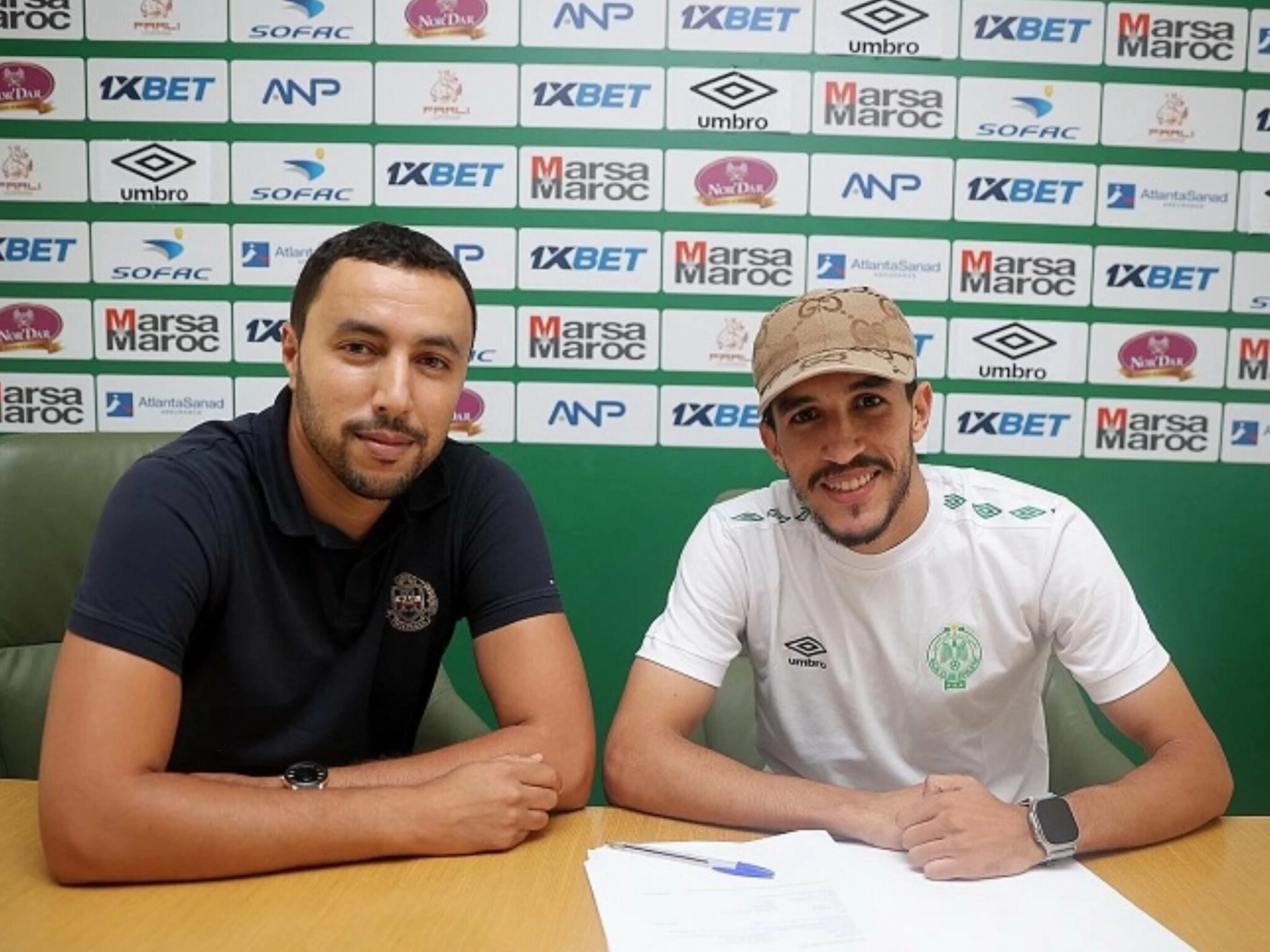 عقد محمد بولكسوت يثير جدلا واسعا في الرجاء الرياضي