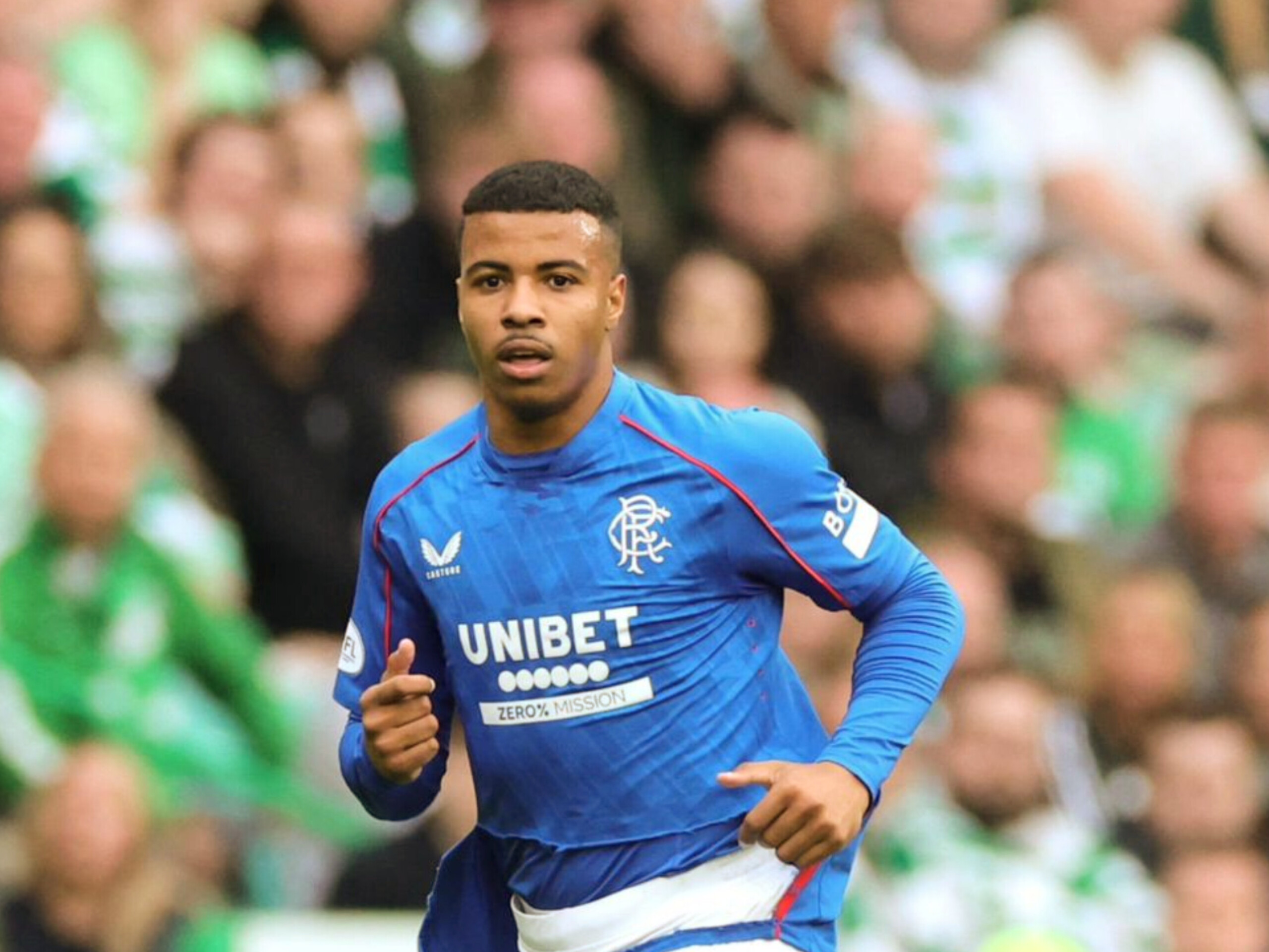 فاينورد روتردام الهولندي يسابق الزمن للتعاقد مع حمزة إيكمان مهاجم فريق رينجرز الإسكتلندي.